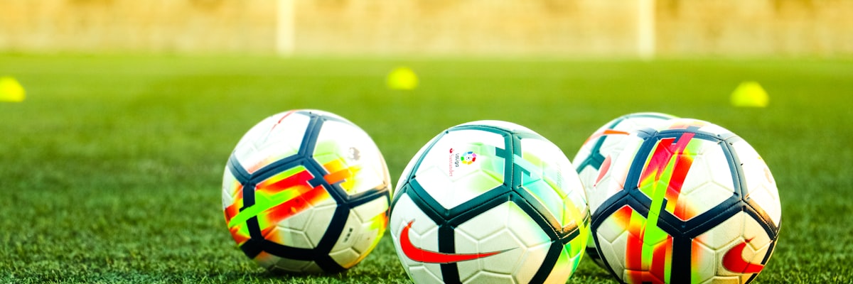 意昂体育官方网站数字沙盘数据平台主图，展示体育数据可视化大屏概念，包含图表、热力图、趋势线等元素