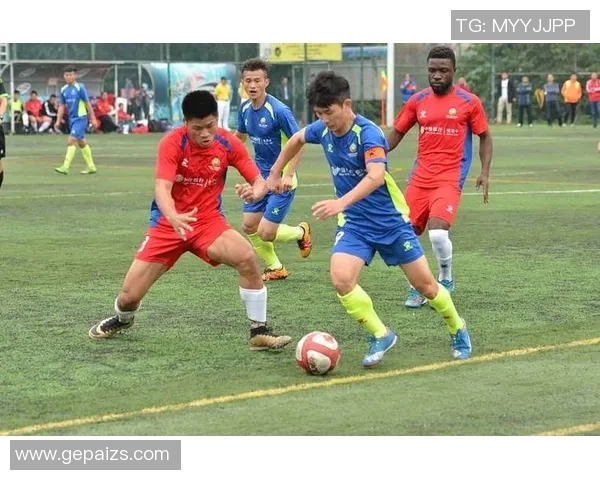 赛后分析：深圳足球队与重庆足球队的战术对决与技术细节探讨